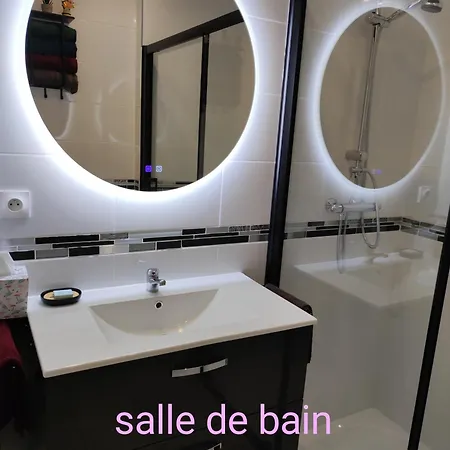 John & Ghislaine Apartment *